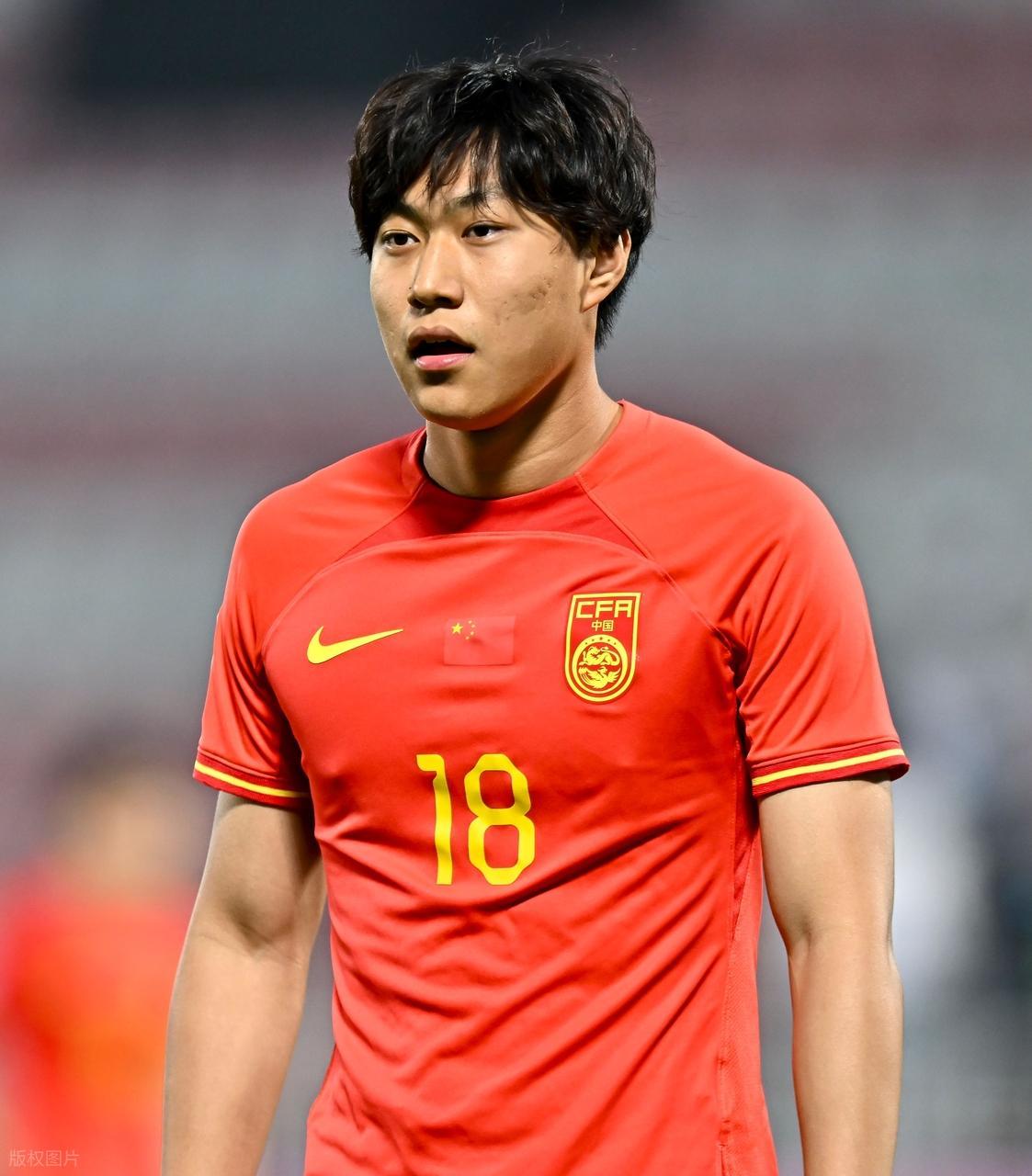 星空电竞官方网站-邝兆镭入选一线队？新赛季号码官宣，定位替补，即将迎来首秀