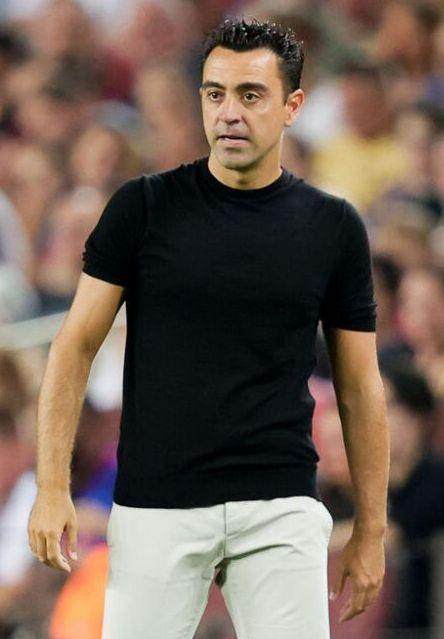 星空电竞官方网站-哈维：莱万是天生领袖和榜样 1人无法出场让我很烦